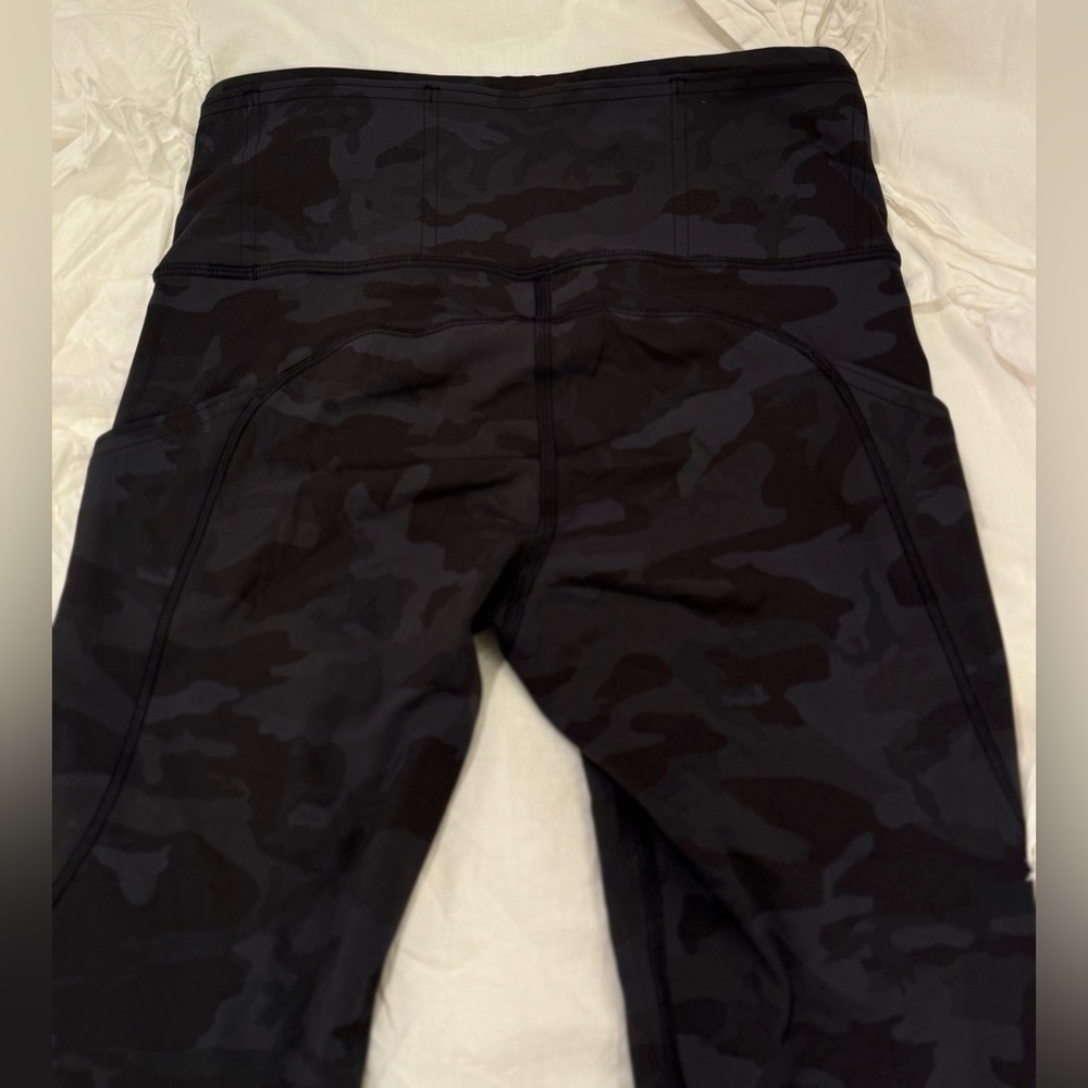 Black camo lululemon women’s wunder train capri leggings